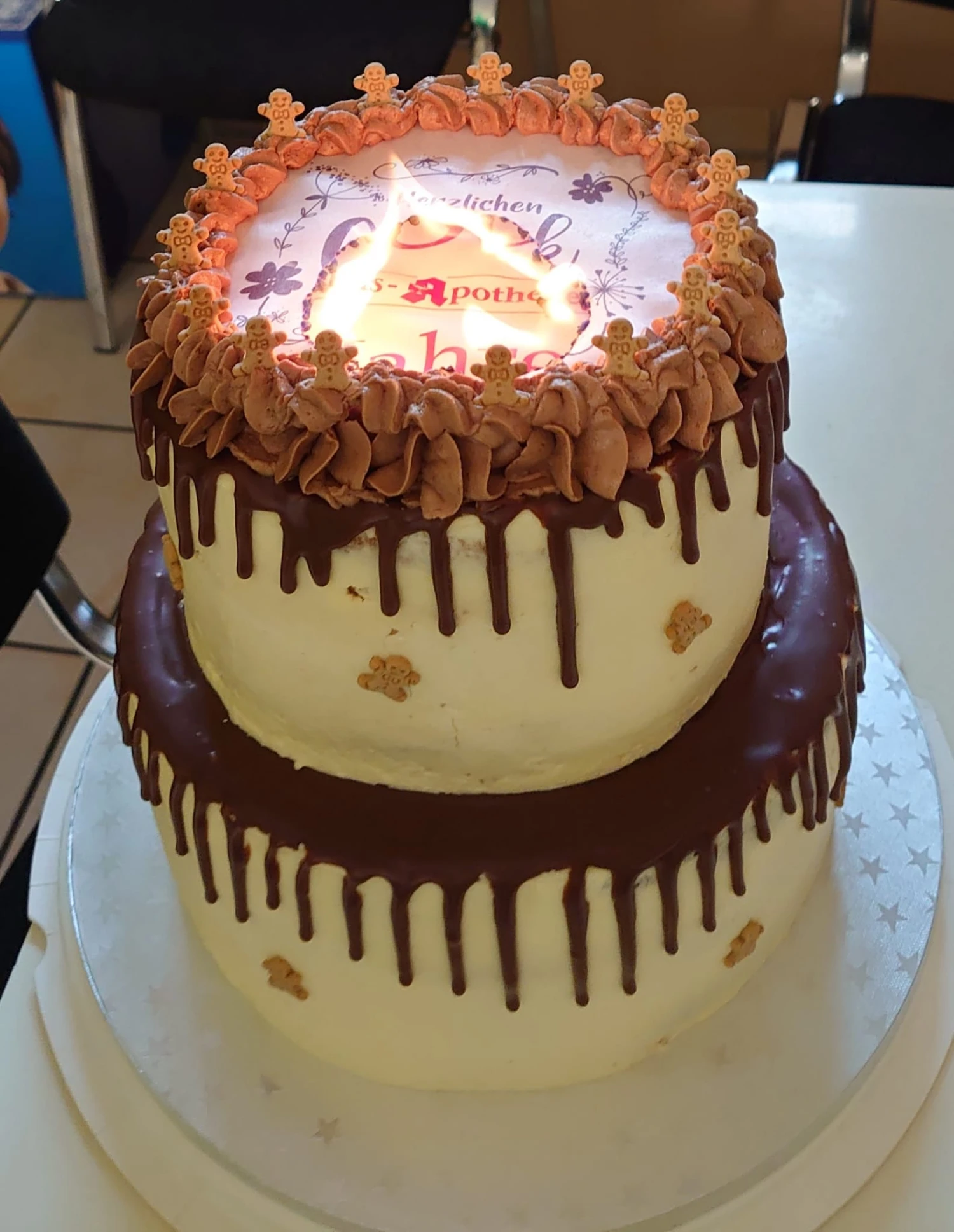 Burn Away Torte ( 1x Fondantpapier + 1x Waferpaper Zum AnzĂŒnden )